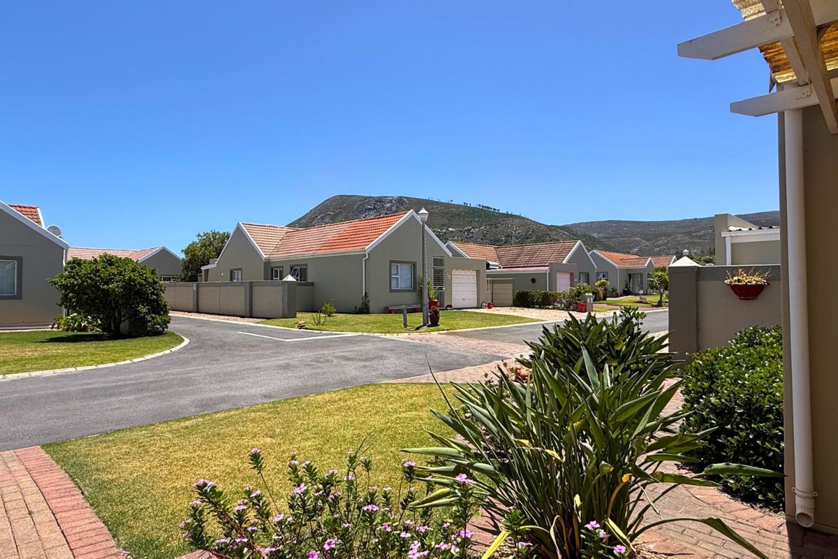 Townhouse For Sale in Franskraal - Photo 4