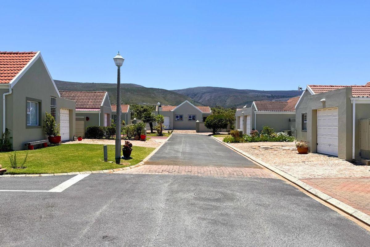 Townhouse For Sale in Franskraal - Photo 3