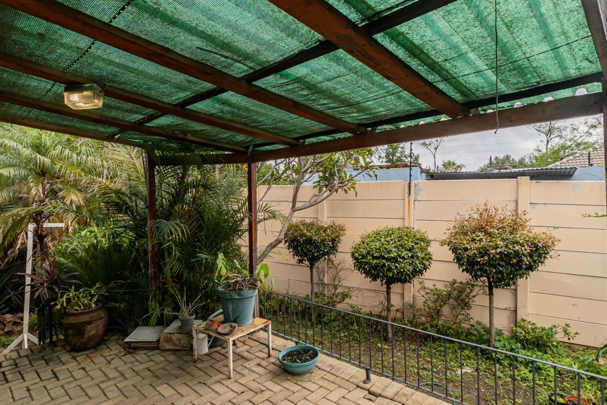 Townhouse For Sale in Ferndale - Photo 2