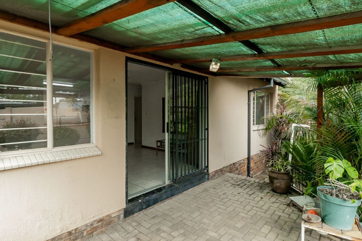 Townhouse For Sale in Ferndale - Photo 3