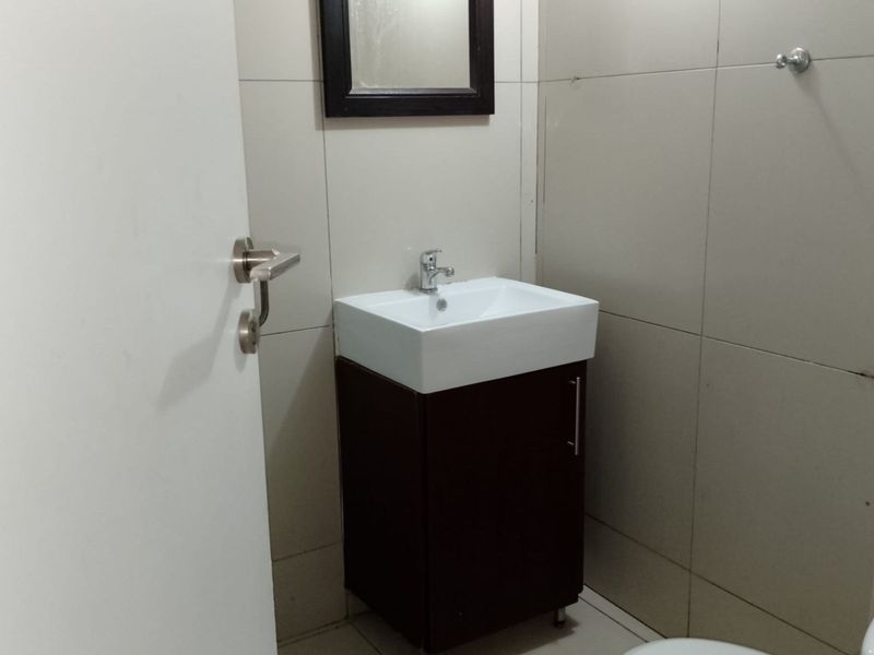 Apartment For Sale in Braamfontein - Photo 8