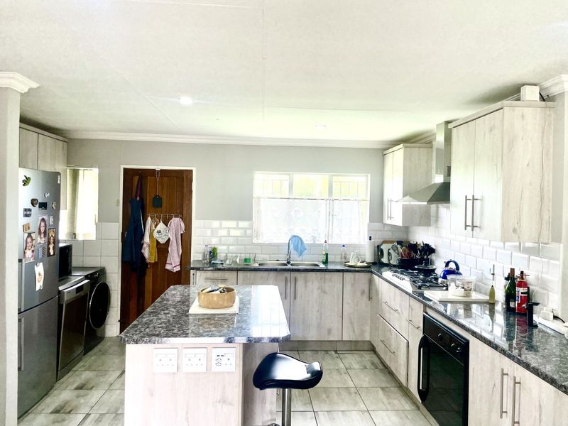 House For Sale in Heuweloord - Photo 2