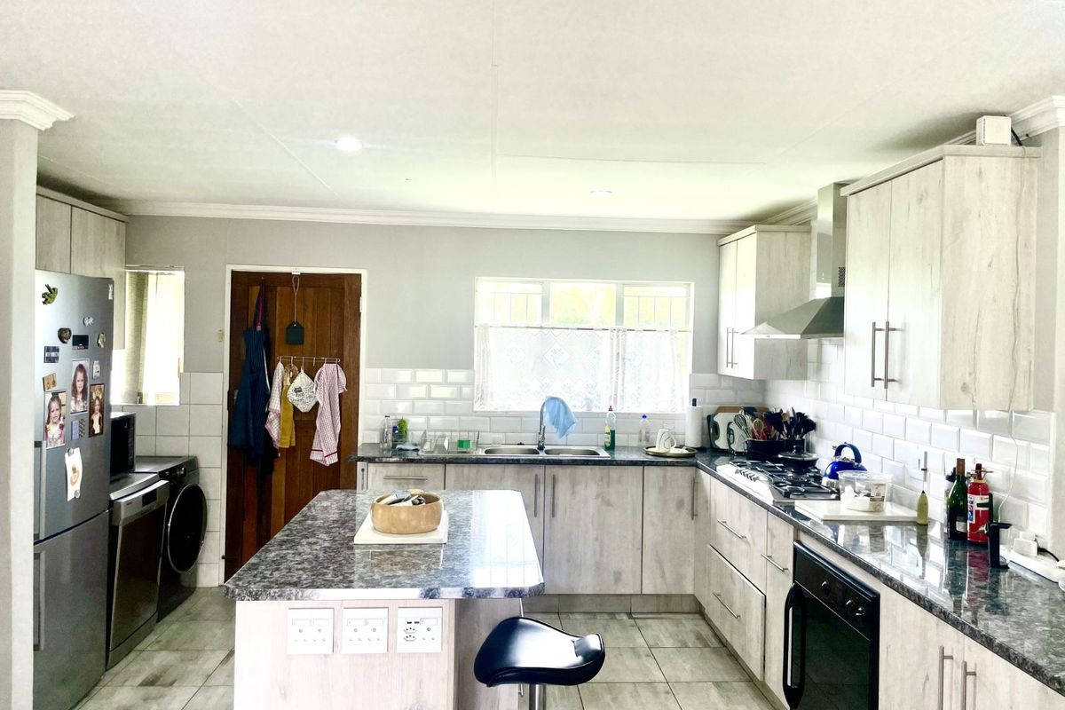 House For Sale in Heuweloord - Photo 2