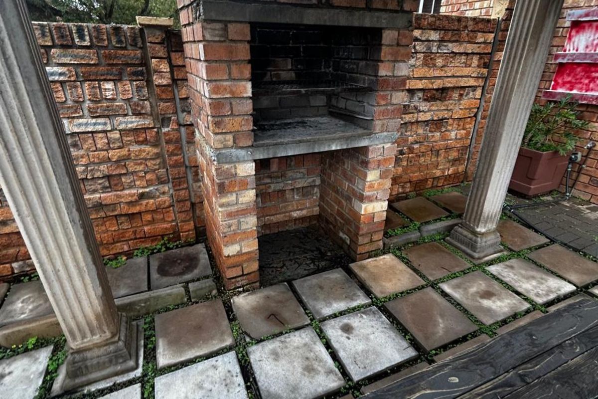 Townhouse For Sale in Annlin - Photo 4