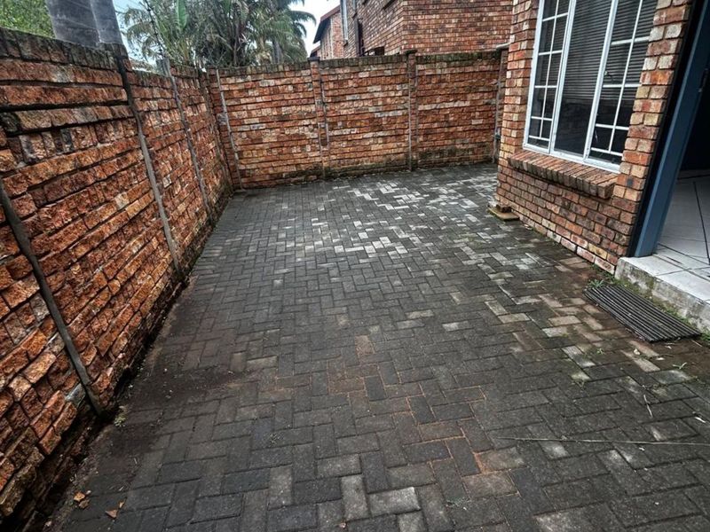 Townhouse For Sale in Annlin - Photo 5