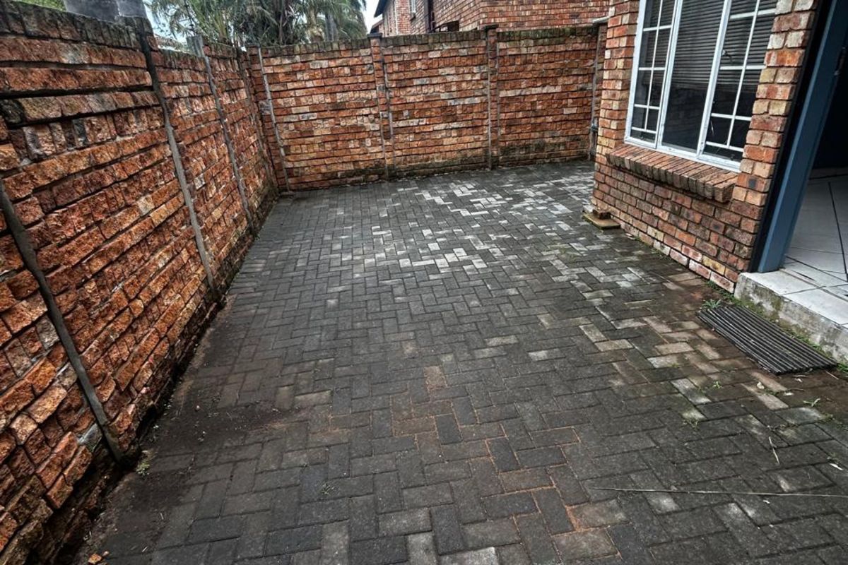 Townhouse For Sale in Annlin - Photo 5