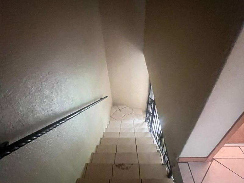 Townhouse For Sale in Annlin - Photo 9