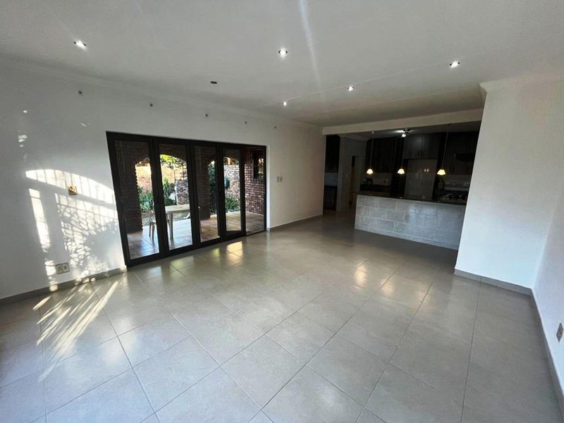 House For Sale in Zwartkop - Photo 2