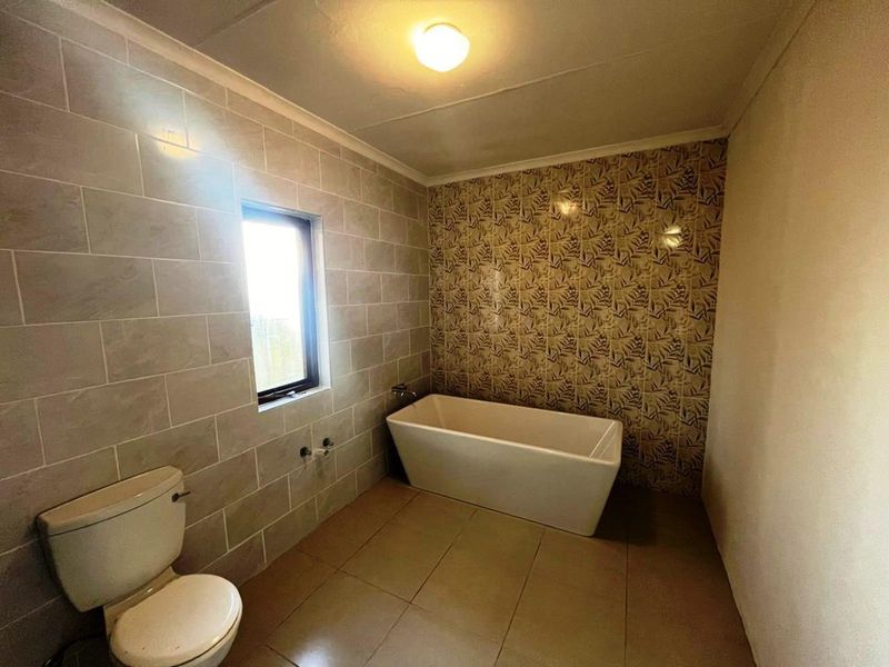 House For Sale in Zwartkop - Photo 9