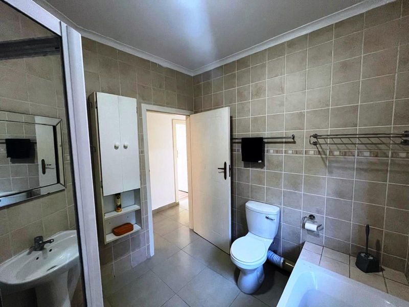 House For Sale in Zwartkop - Photo 8