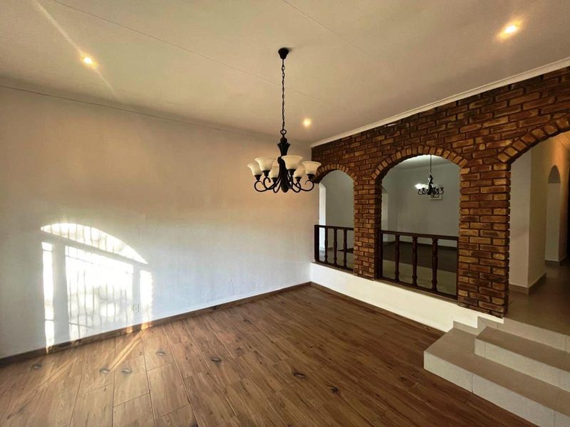 House For Sale in Zwartkop - Photo 3