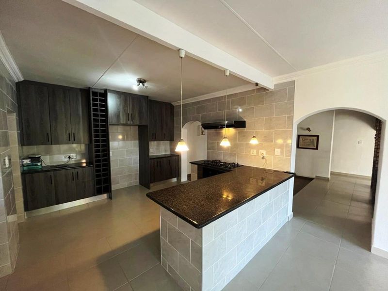 House For Sale in Zwartkop - Photo 4