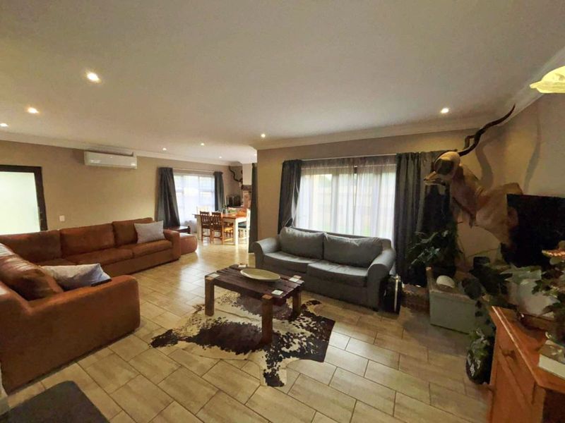 House For Sale in Wilkoppies - Photo 2