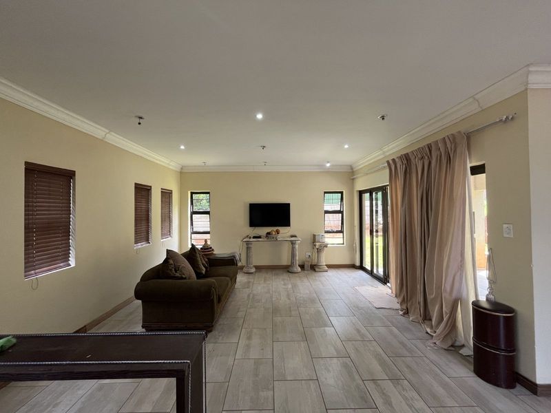 House For Sale in Val De Grace - Photo 10