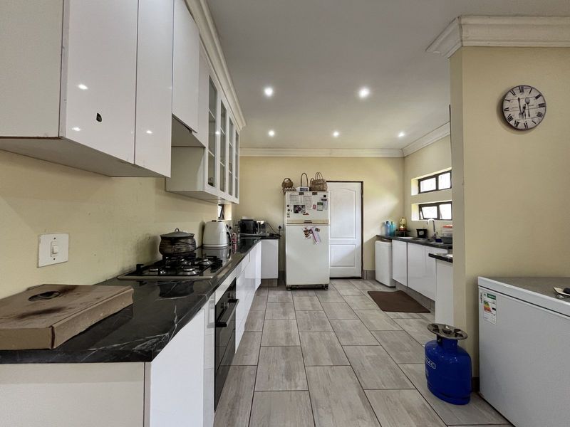 House For Sale in Val De Grace - Photo 8
