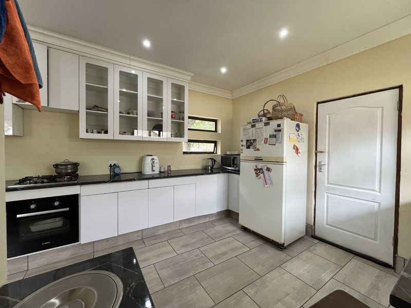 House For Sale in Val De Grace - Photo 6