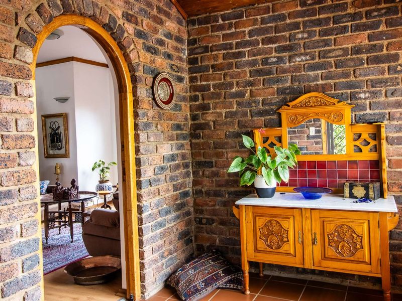 House For Sale in Garsfontein - Photo 2