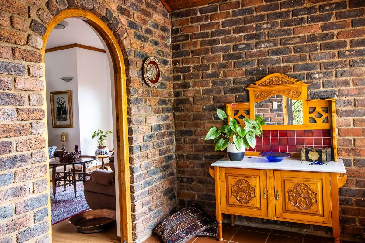 House For Sale in Garsfontein - Photo 2