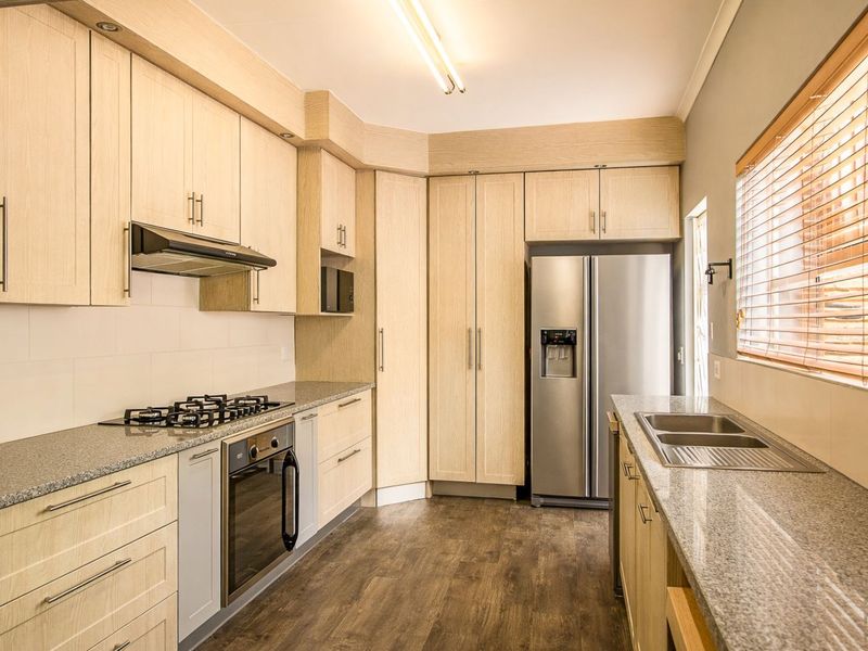 House For Sale in Garsfontein - Photo 10