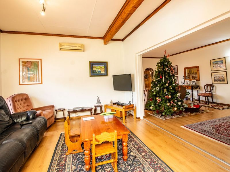 House For Sale in Garsfontein - Photo 5