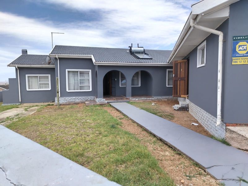 House For Sale in Kwamagxaki - Photo 2