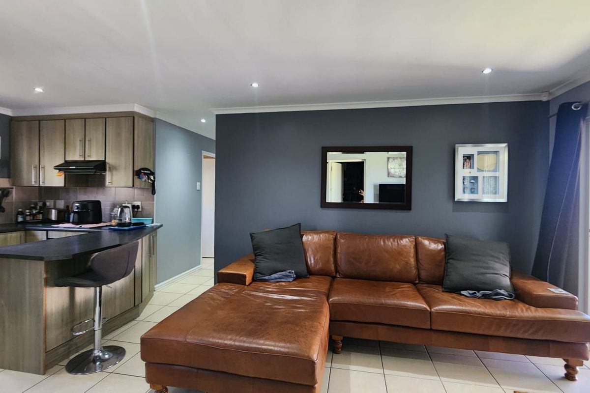 Townhouse For Sale in Bridgemeade - Photo 3