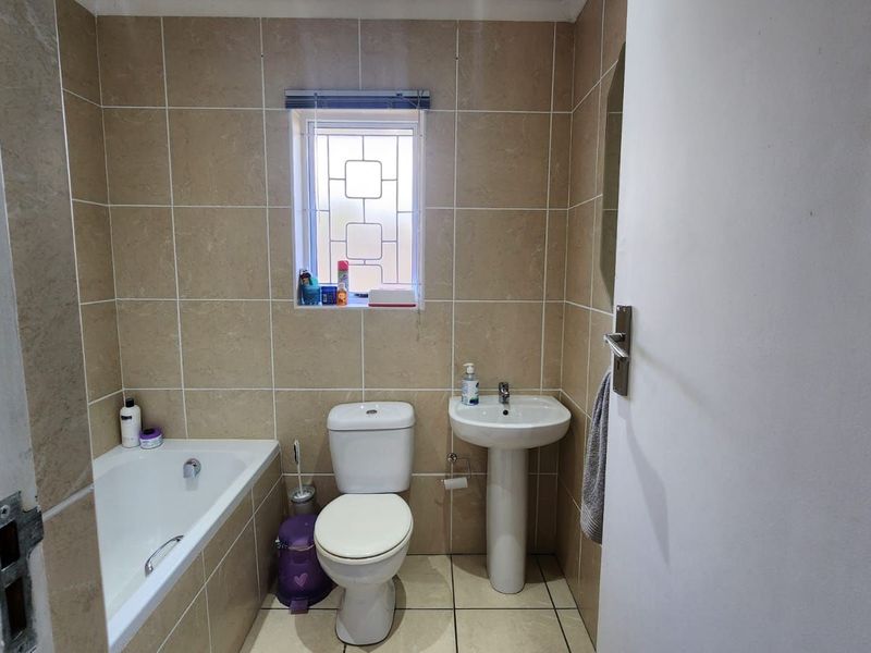 Townhouse For Sale in Bridgemeade - Photo 10