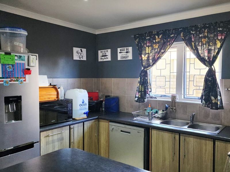 Townhouse For Sale in Bridgemeade - Photo 9