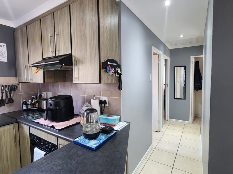 Townhouse For Sale in Bridgemeade - Photo 6