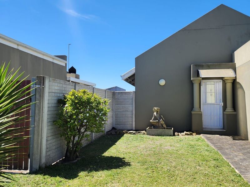 Townhouse For Sale in Bridgemeade - Photo 2