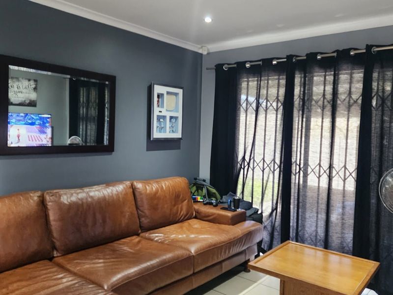 Townhouse For Sale in Bridgemeade - Photo 5