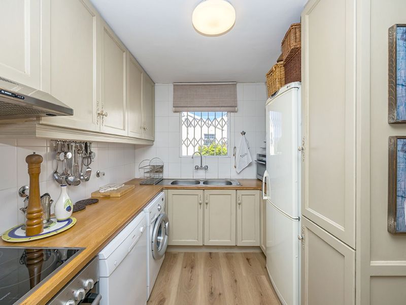 Townhouse For Sale in Wynberg Upper - Photo 7