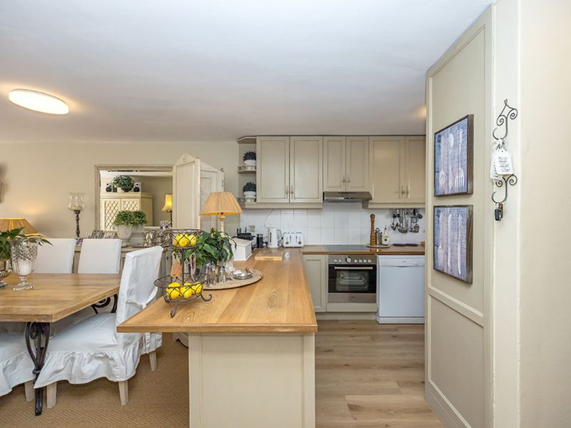 Townhouse For Sale in Wynberg Upper - Photo 9