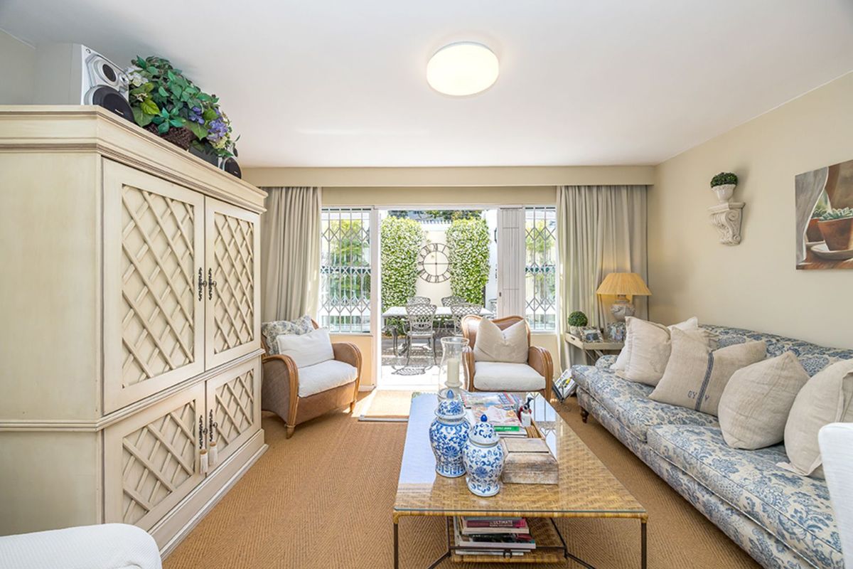 Townhouse For Sale in Wynberg Upper - Photo 3