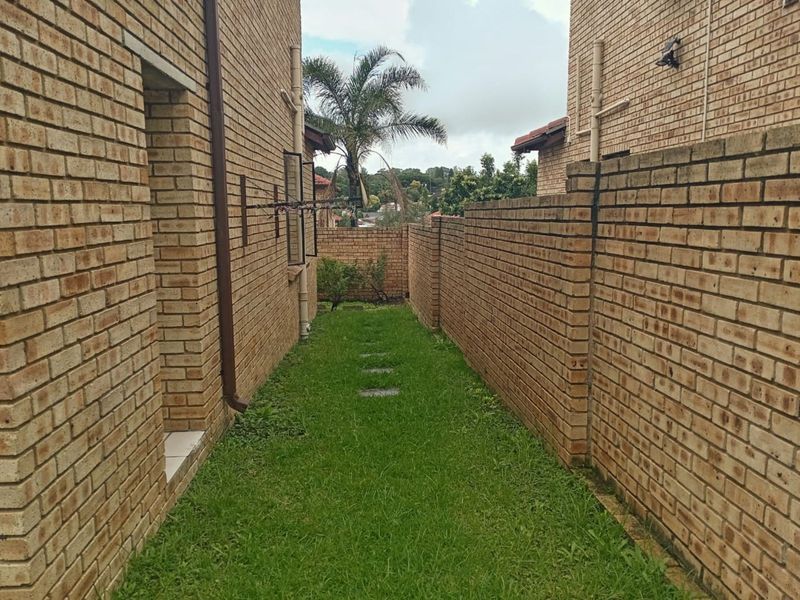 Townhouse For Sale in Randpark Ridge - Photo 7