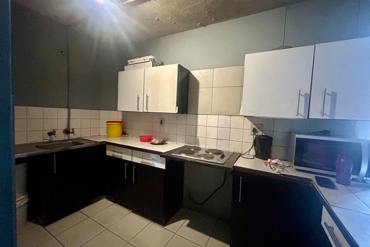 Apartment For Sale in Sunnyside - Photo 4