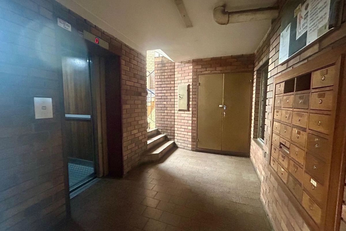 Apartment For Sale in Sunnyside - Photo 3