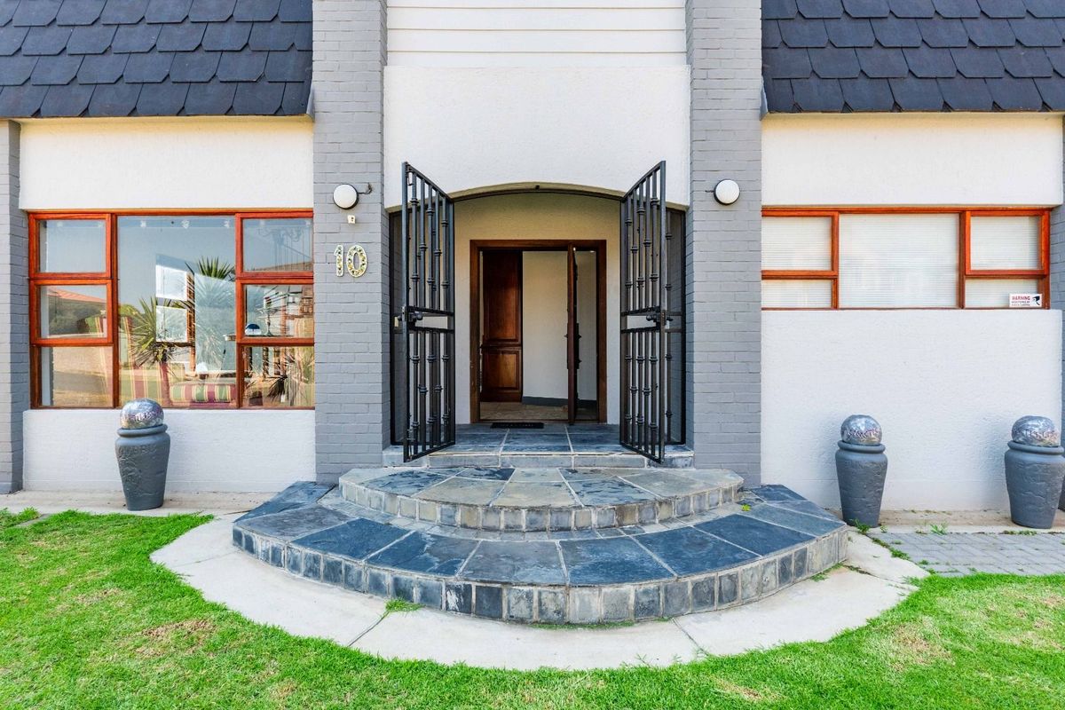 House For Sale in Dana Bay - Photo 2