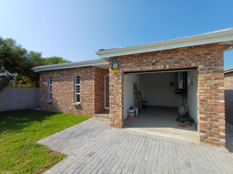 House For Sale in Fairview - Photo 3