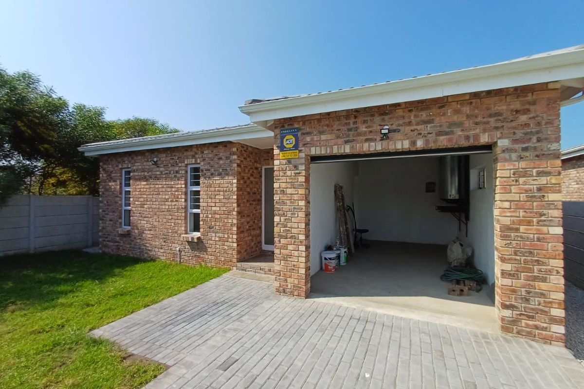 House For Sale in Fairview - Photo 3