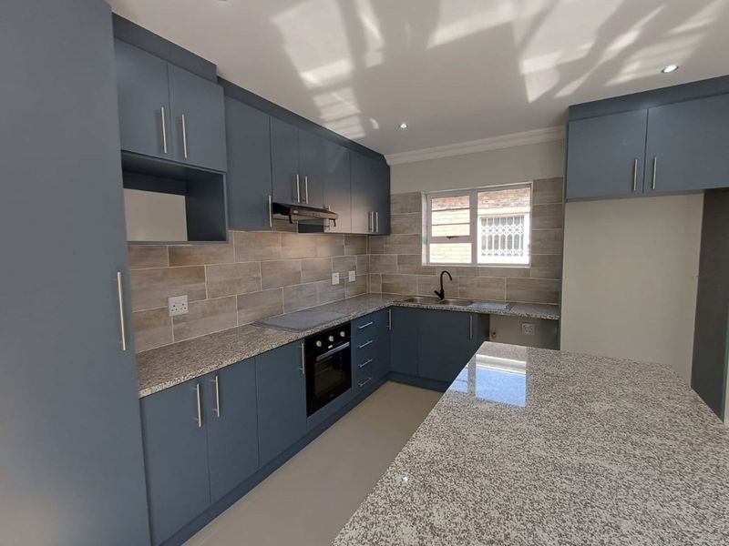 House For Sale in Fairview - Photo 7