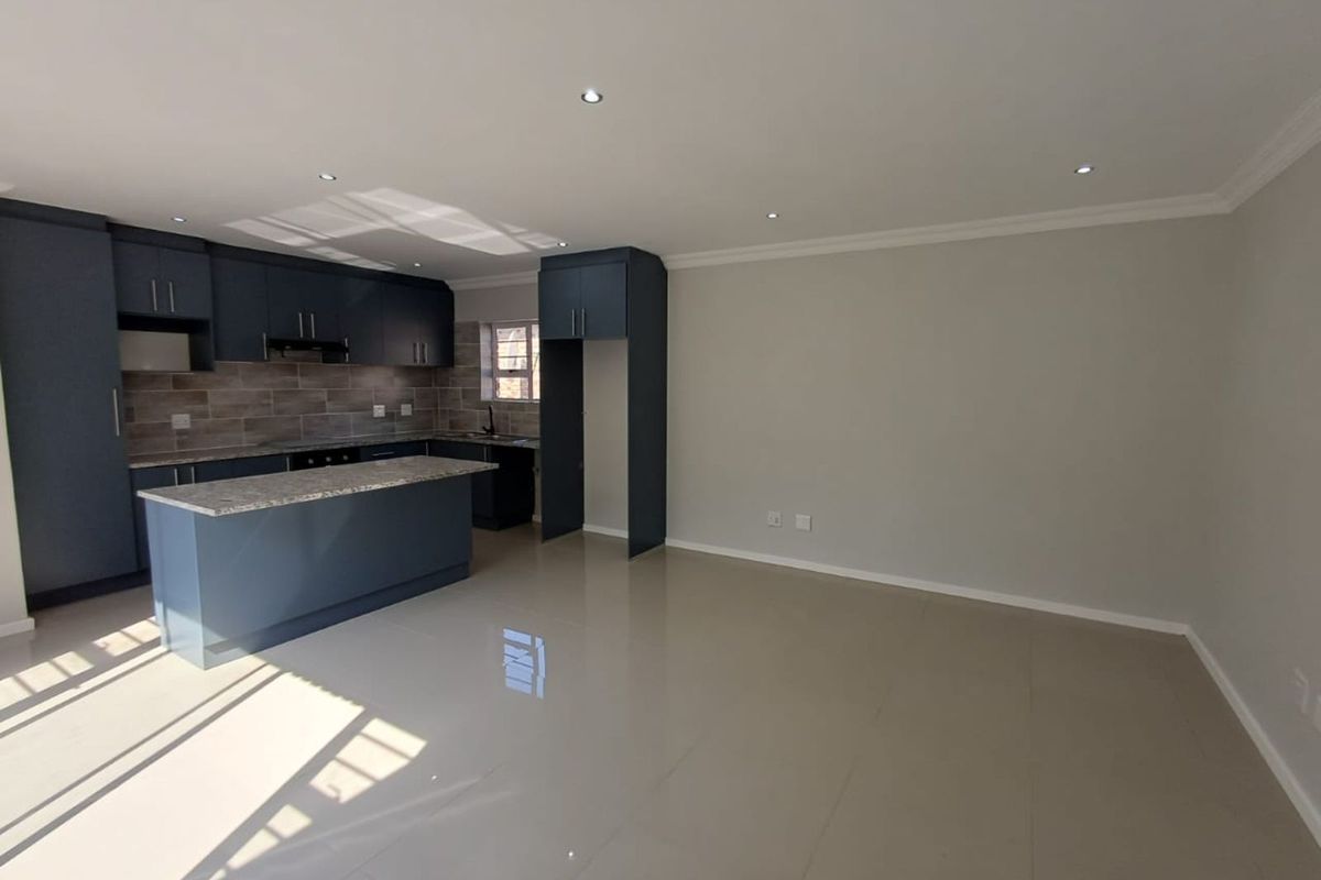 House For Sale in Fairview - Photo 2