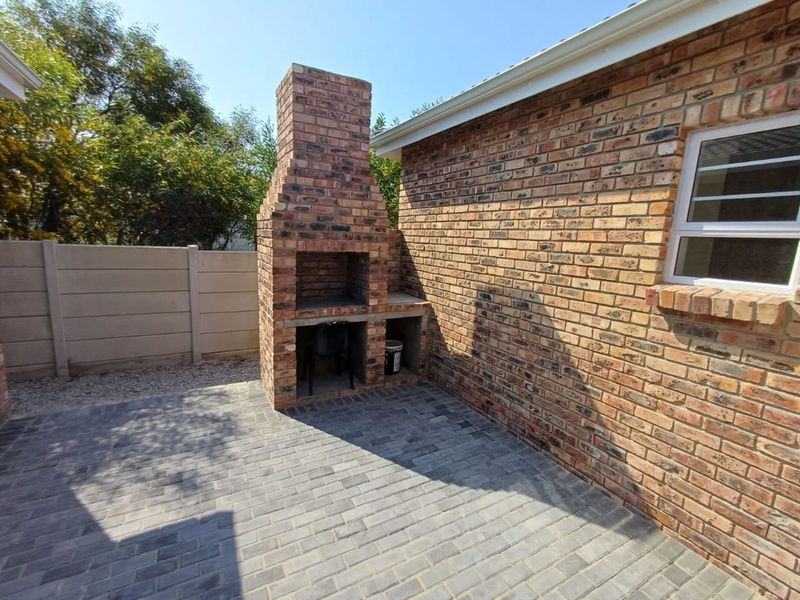 House For Sale in Fairview - Photo 5