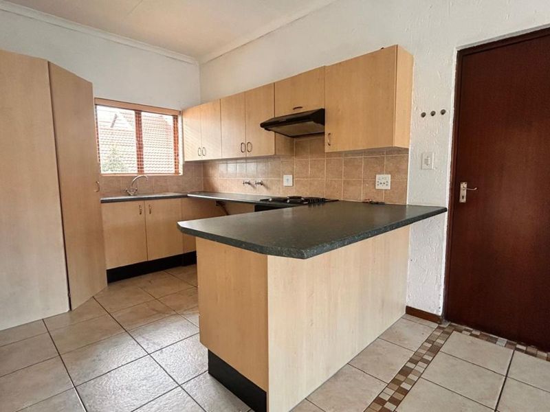 Apartment For Sale in Paulshof - Photo 2