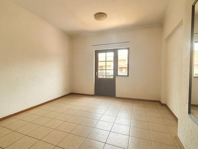 Apartment For Sale in Paulshof - Photo 4