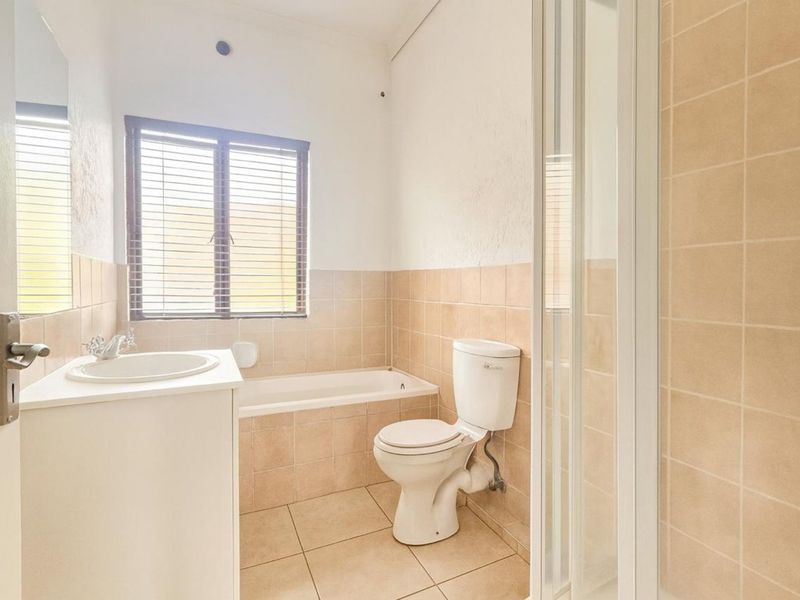 Apartment For Sale in Paulshof - Photo 9