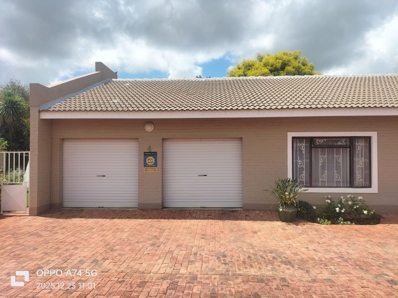 Townhouse For Sale in Irene Park - Photo 2