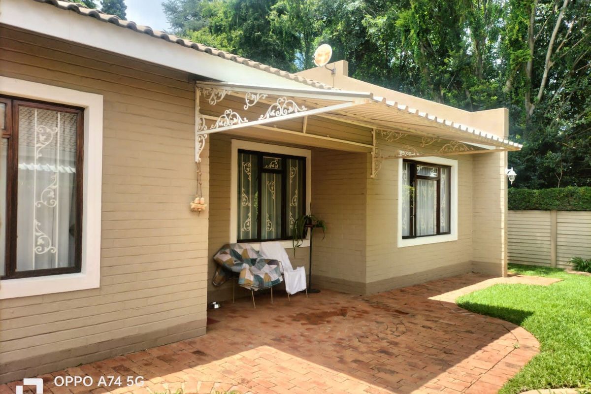 Townhouse For Sale in Irene Park - Photo 2