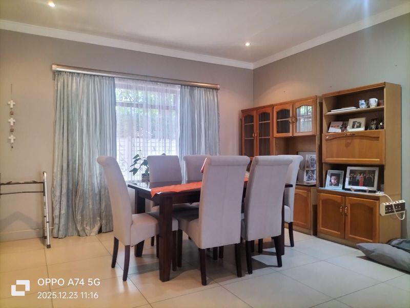 Townhouse For Sale in Irene Park - Photo 4