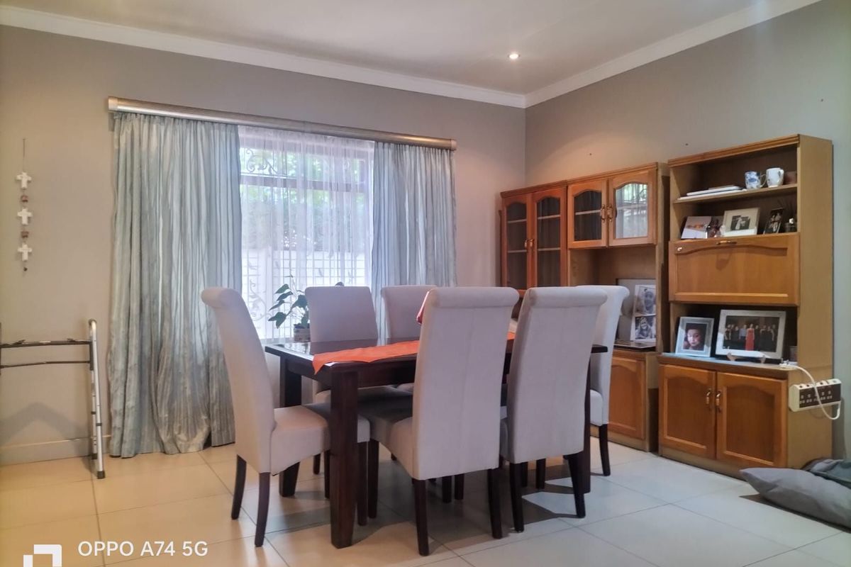 Townhouse For Sale in Irene Park - Photo 4